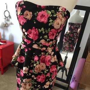Peplum flower strapless dress